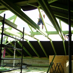 Výstavba strechy na budove Obecného úradu, rok 2009