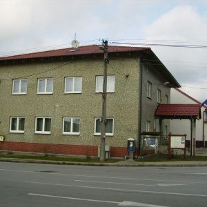 Nová strecha a vstupná časť budovy Obecného úradu, rok 2009