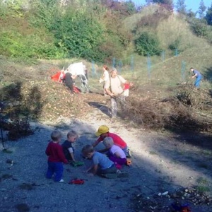 Výstavba detského ihriska v časti Vinohrádky pod starým kameňolomom, rok 2012