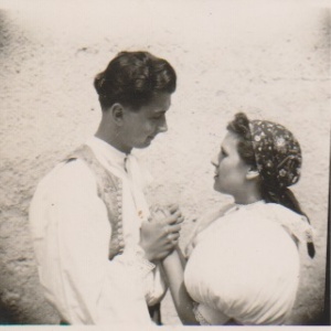 Členovia divadelného súboru z roku 1948 - Helena Bartalská (vydatá Vacvalová) a Ján Tedla.