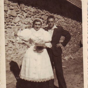 Dobový odev, rok 1946. Jolana Stehlíková ( za vydata Gabrhelová), Ambróz Prokop.